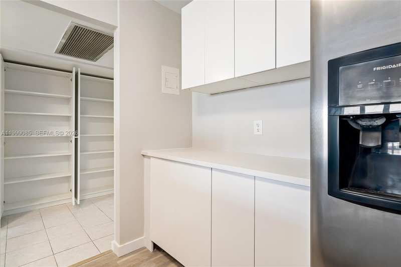 701 Three Islands Blvd # 316, Hallandale Beach FL 33009