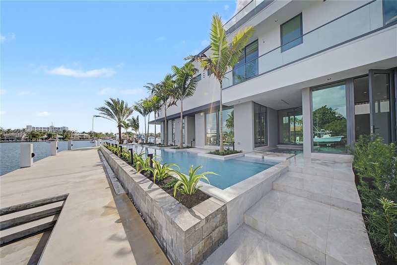1400 W Lake Dr, Fort Lauderdale FL 33316