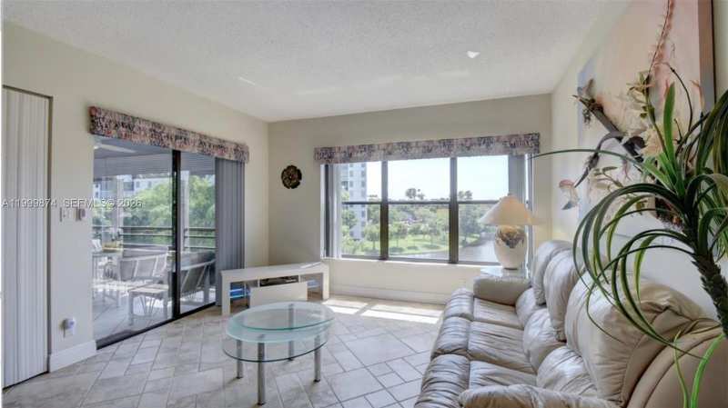 2311 S Cypress Bend Dr # 419A, Pompano Beach FL 33069
