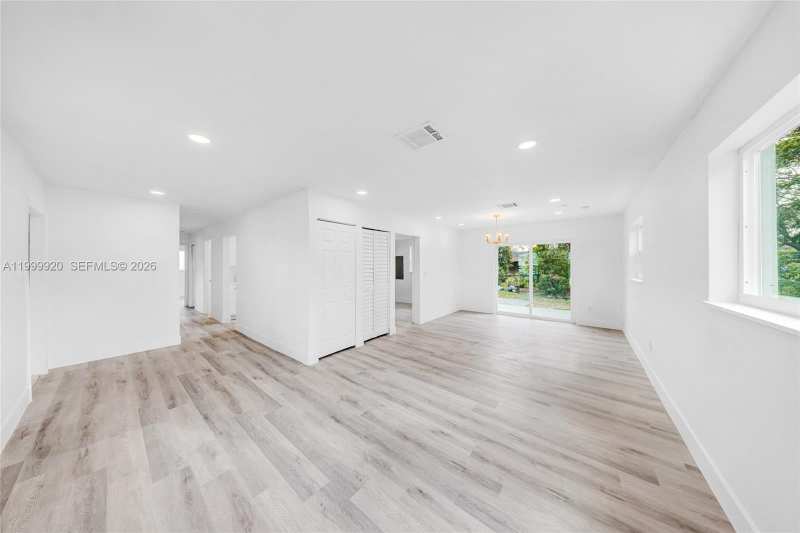 1260 NW 188th St, Miami Gardens FL 33169
