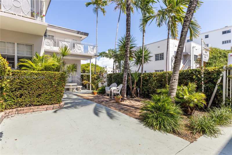717 Espanola Way # 110, Miami Beach FL 33139