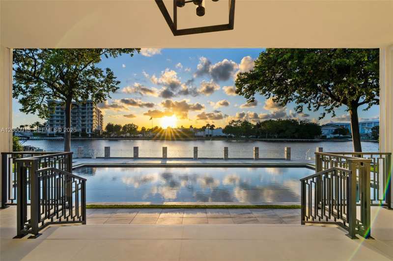 1239 Middle River Dr, Fort Lauderdale FL 33304