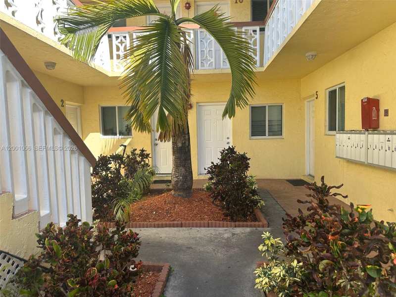 724 NE 4th St # 9, Hallandale Beach FL 33009