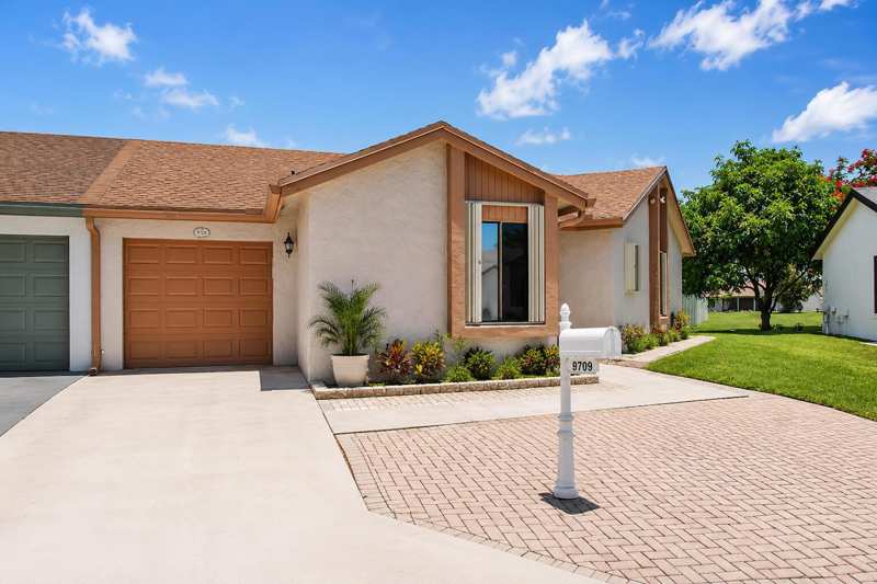 9709 Sunny Isle Circle, Boca Raton FL 33428