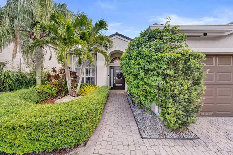 1445 NW 143rd Ave, Pembroke Pines FL 33028