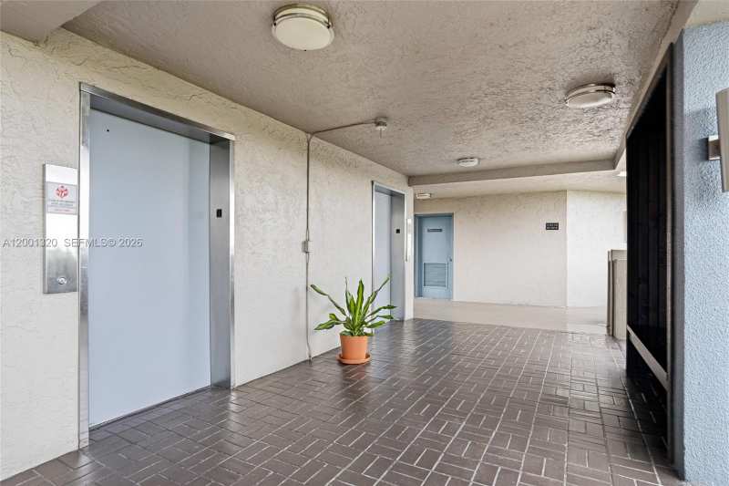 1001 Colony Point Cir # 503, Pembroke Pines FL 33026