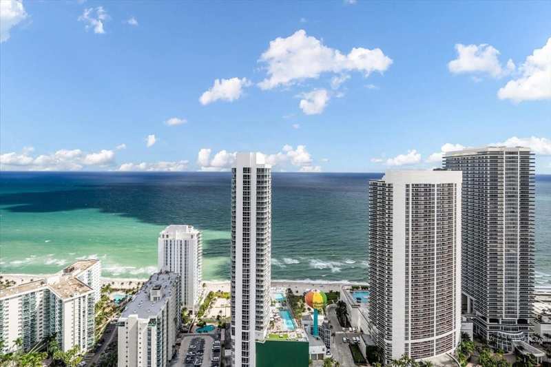 4010 S Ocean Drive # R1102, Hollywood FL 33019