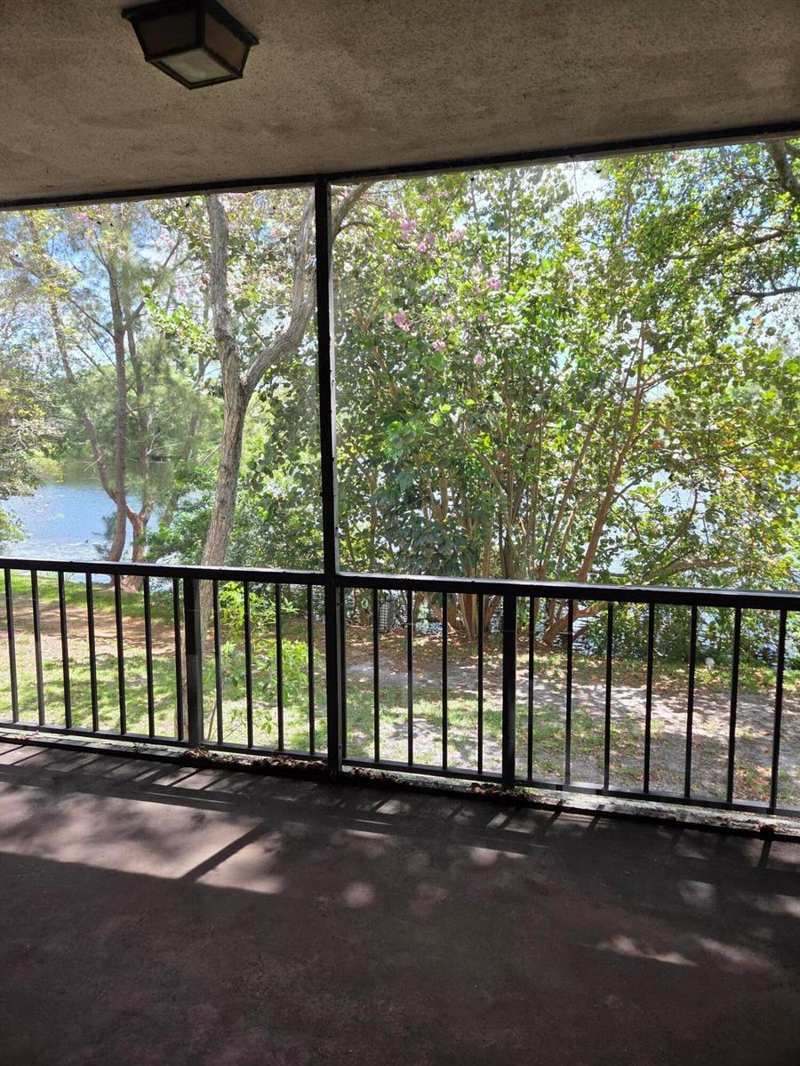 3720 Inverrary Drive # 2b, Lauderhill FL 33319