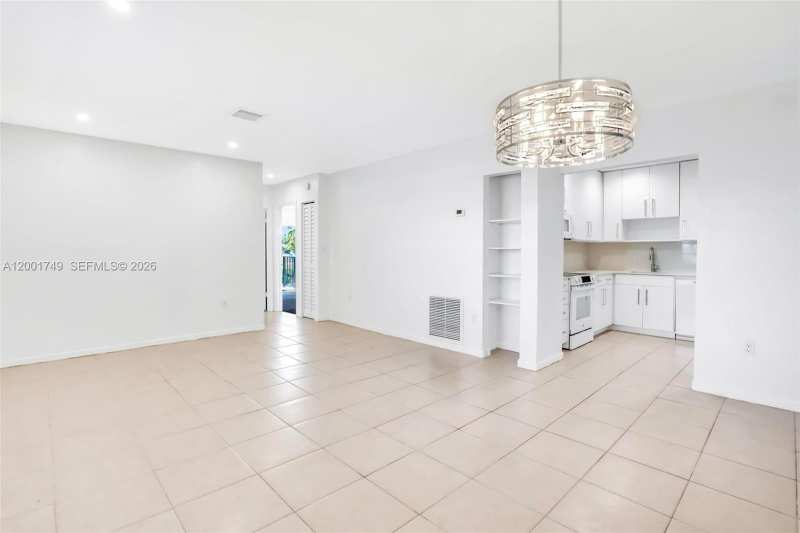 15391 S Dixie Hwy 60 Hwy # 60, Palmetto Bay FL 33157