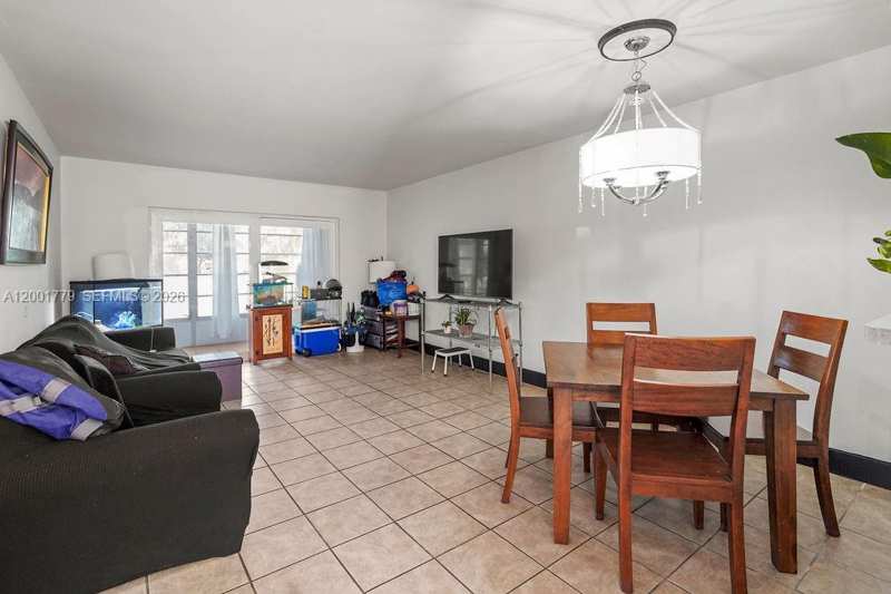 5121 W Oakland Park Blvd # 109, Lauderdale Lakes FL 33313