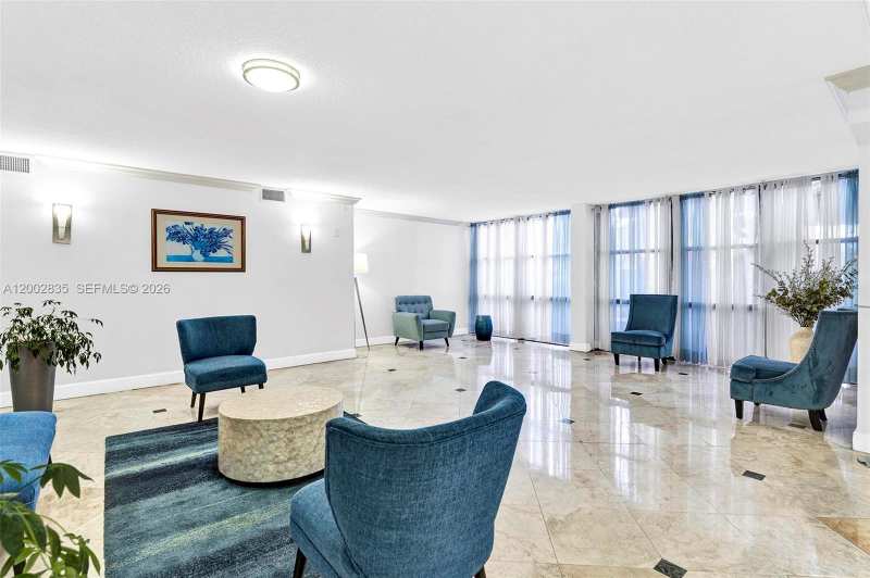 1000 Parkview Dr # 407, Hallandale Beach FL 33009