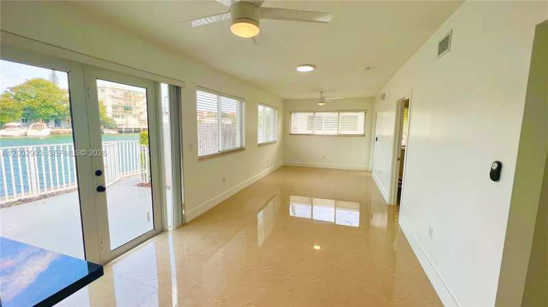 8235 Crespi Blvd # 4, Miami Beach FL 33141