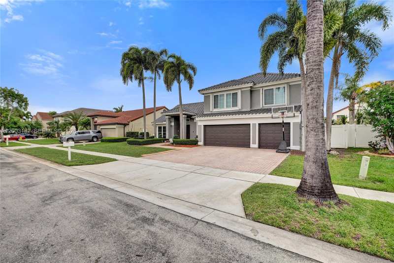 19387 NW 13th St, Pembroke Pines FL 33029