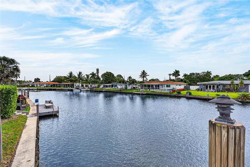 2832 NW 10th Ave, Wilton Manors FL 33311