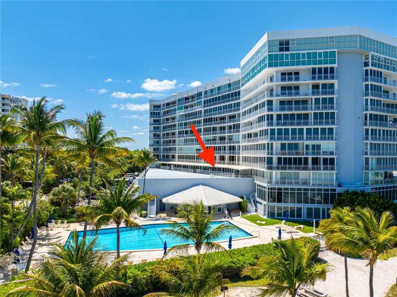 600 Grapetree Dr, Key Biscayne FL 33149