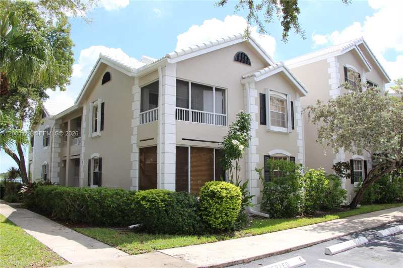 2890 N Oakland Forest Dr # 204, Oakland Park FL 33309