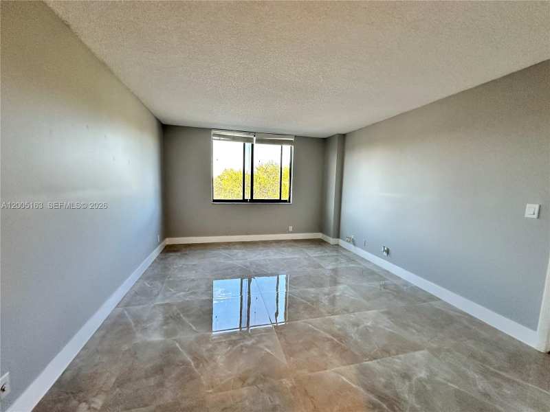901 Hillcrest Dr # 315, Hollywood FL 33021