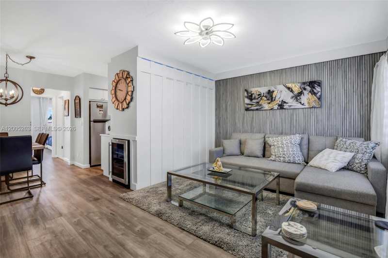 901 SW 11th Ave # 17H, Hallandale Beach FL 33009