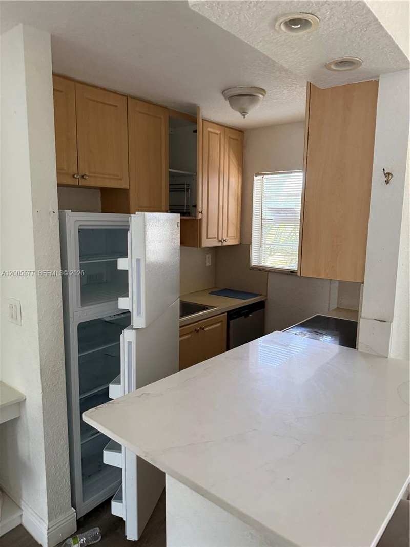 110 SE 2nd St # 206, Hallandale Beach FL 33009