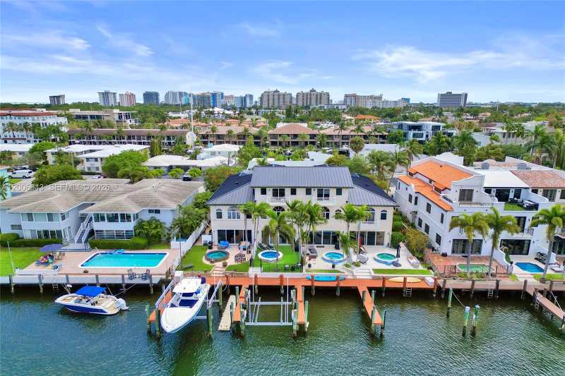 2739 NE 15th St, Fort Lauderdale FL 33304