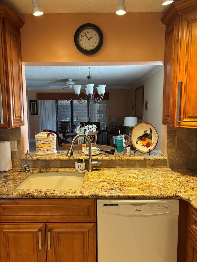 60 Pelican Pointe Drive # 1020, Delray Beach FL 33483