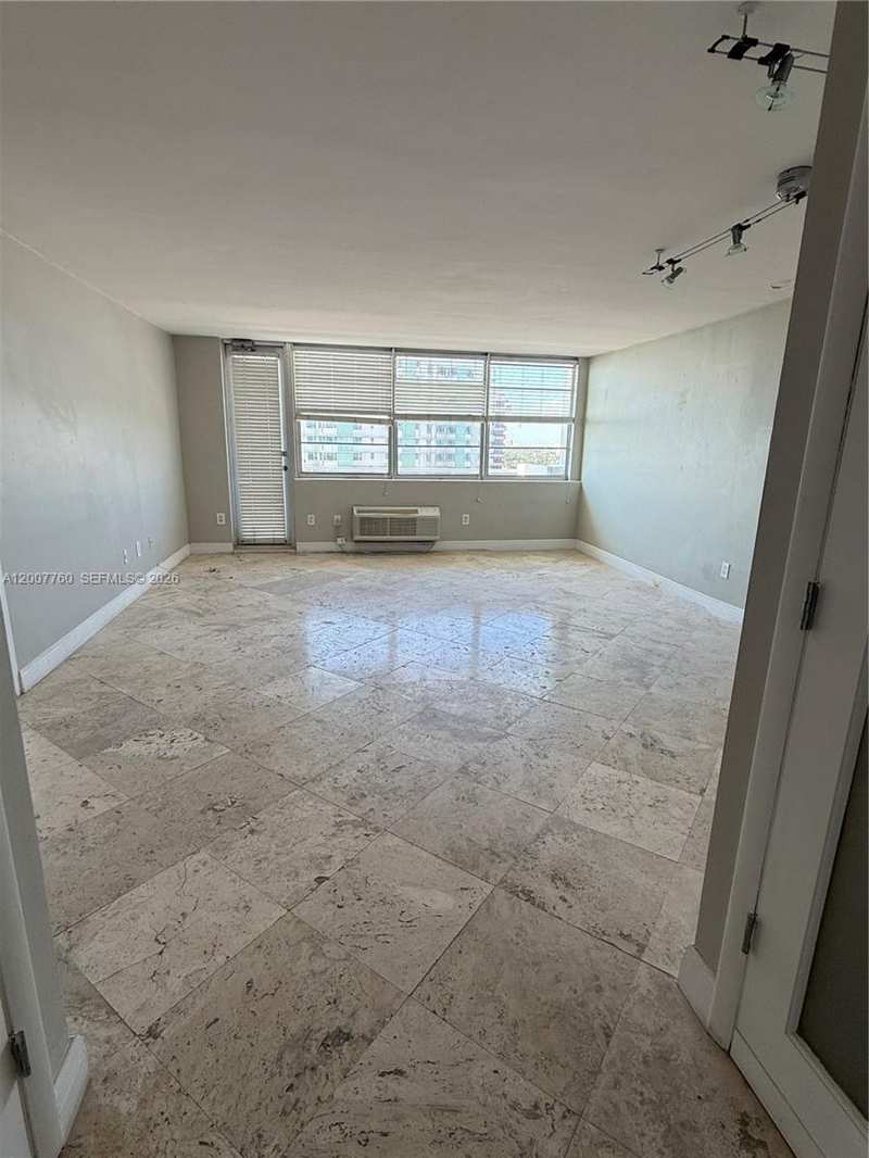 5313 Collins Ave # 1110, Miami Beach FL 33140