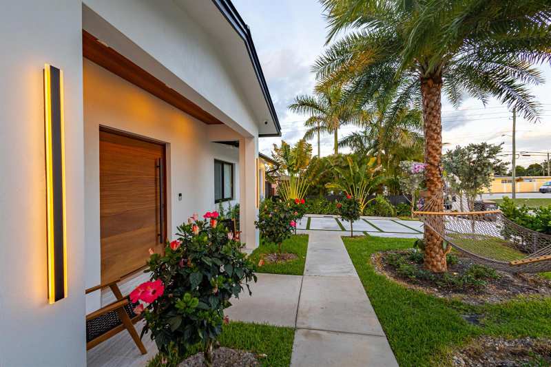 807 Hollywood Place, West Palm Beach FL 33405