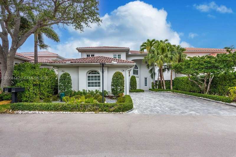 3949 194th Ln, Sunny Isles Beach FL 33160