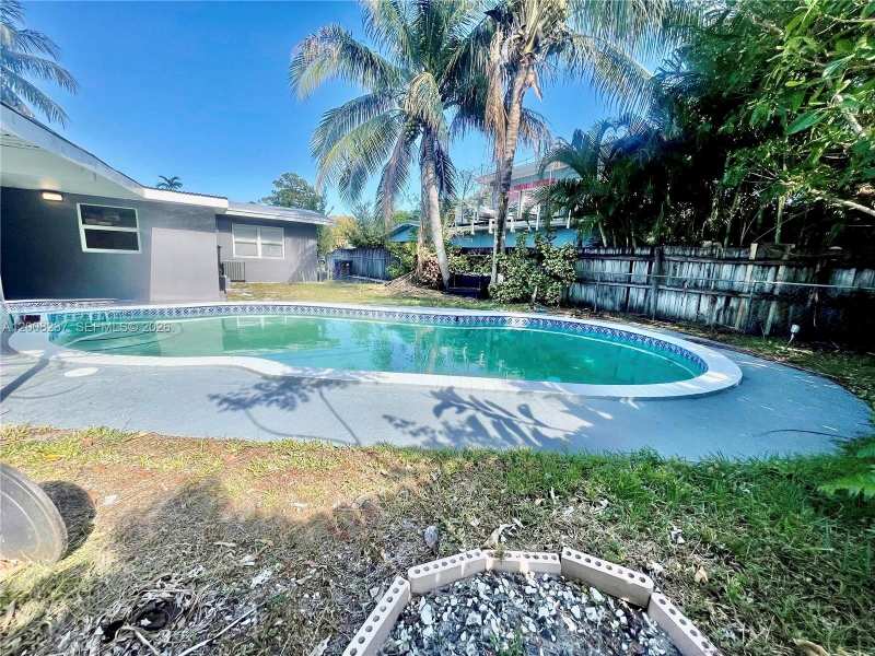 1649 NE 8th Ave, Fort Lauderdale FL 33305