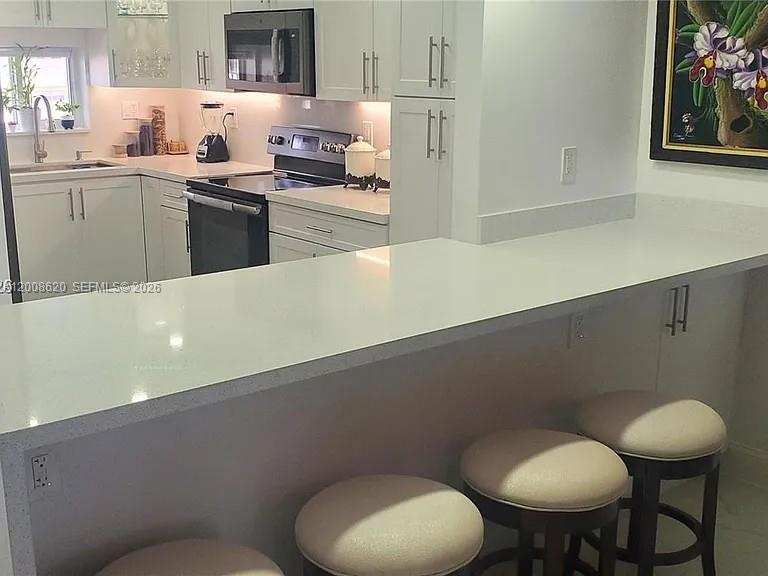 9720 S Hollybrook Lake Dr # 303, Pembroke Pines FL 33025