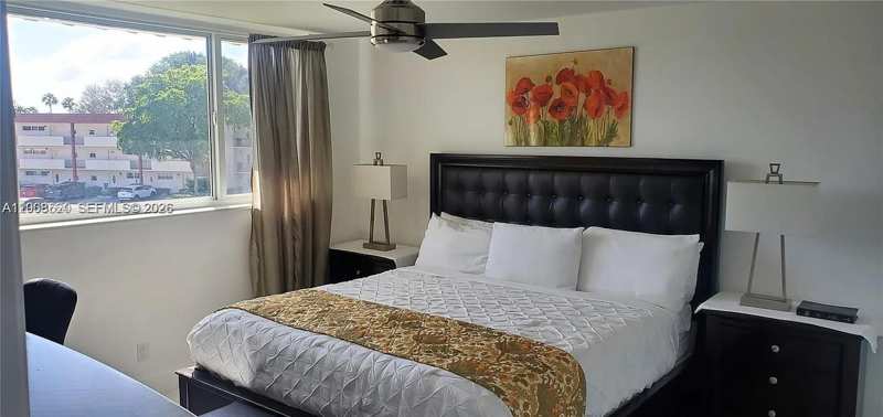 9720 S Hollybrook Lake Dr # 303, Pembroke Pines FL 33025