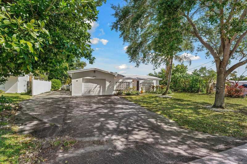 421 SW 18th Street, Pompano Beach FL 33060
