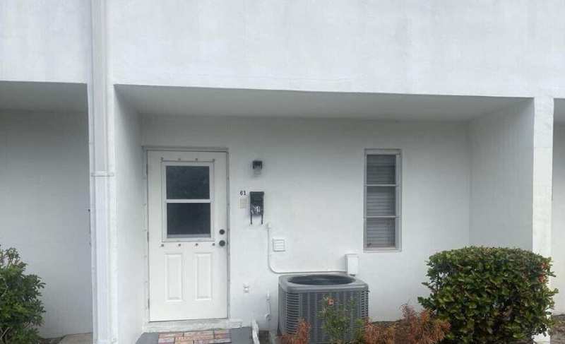 61 East Court, Royal Palm Beach FL 33411