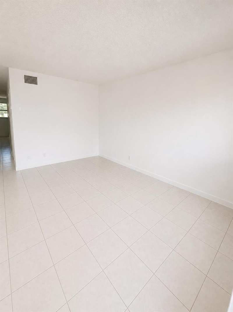 1150 NE 17th Court # 15, Fort Lauderdale FL 33305