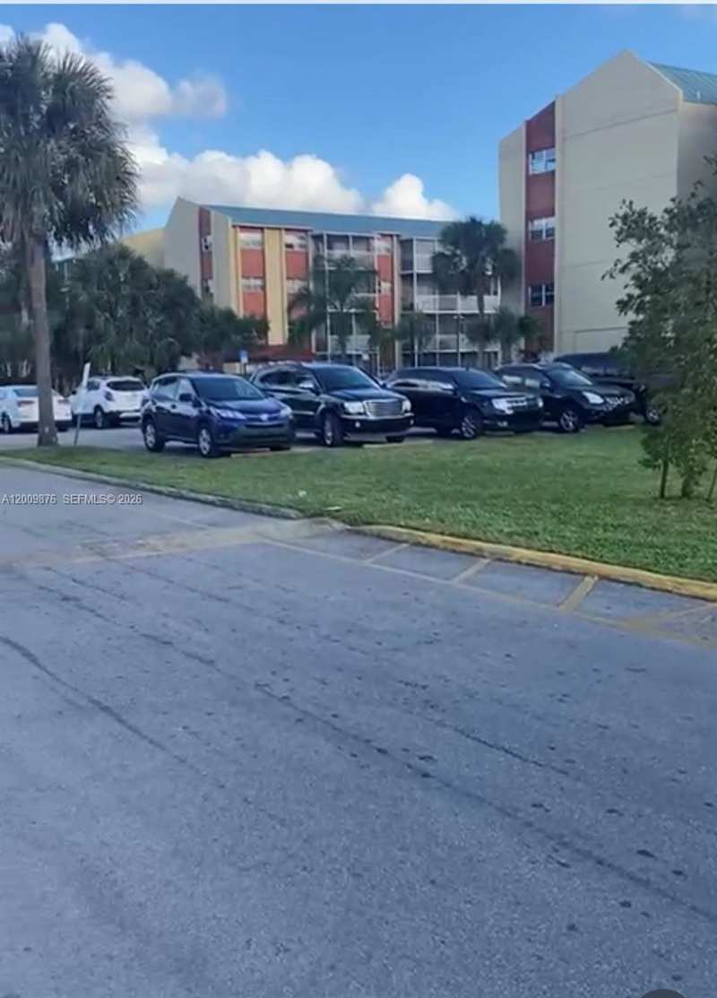 3710 NW 21st St # 305, Lauderdale Lakes FL 33311