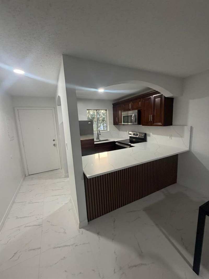 6074 Forest Hill Boulevard # 208, West Palm Beach FL 33415