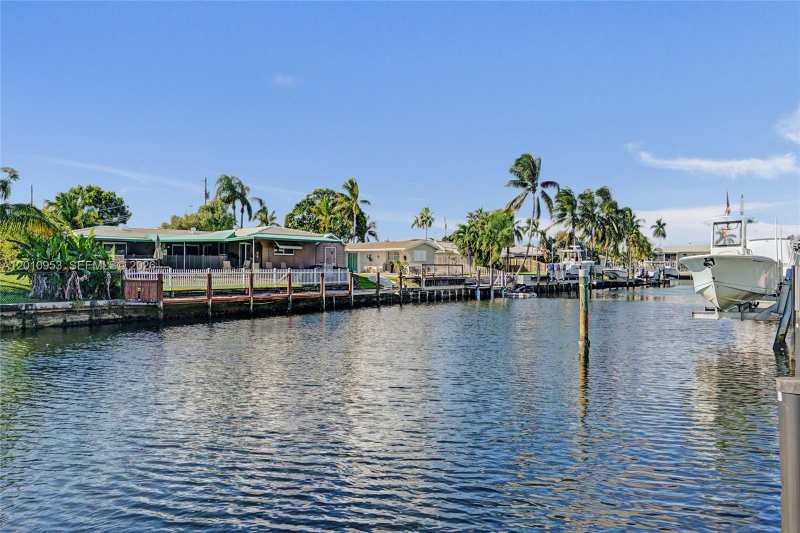 949 SE 10th Ct, Pompano Beach FL 33060