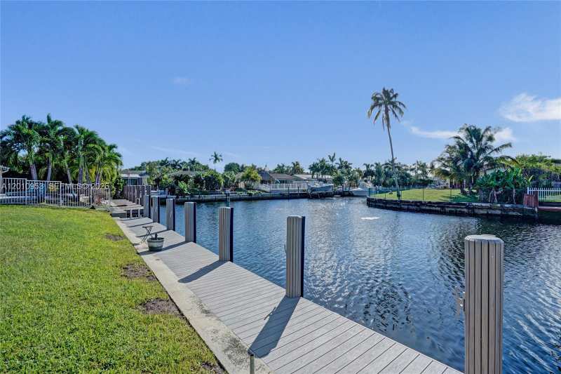 949 SE 10th Ct, Pompano Beach FL 33060