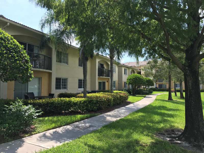 700 S Crestwood Ct Court S # 708, Royal Palm Beach FL 33411