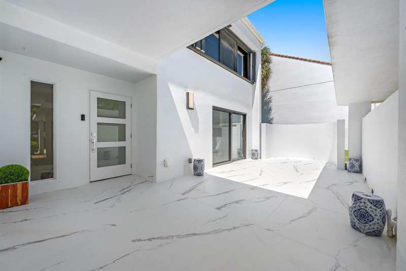 2435 Presidential Way # H, West Palm Beach FL 33401