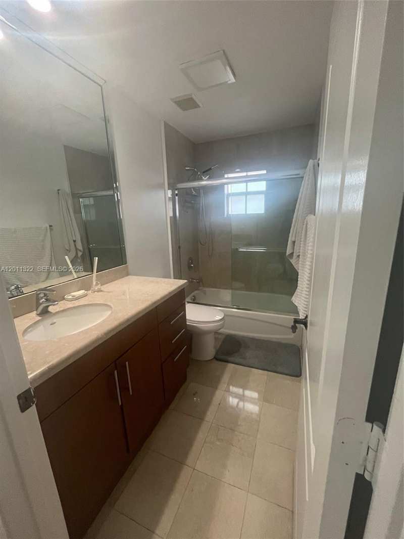 3915 NE 168th St # 3915, North Miami Beach FL 33160
