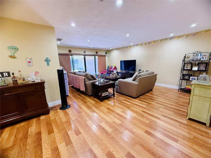 103 Tweedbrook Ln # 101, Hollywood FL 33021