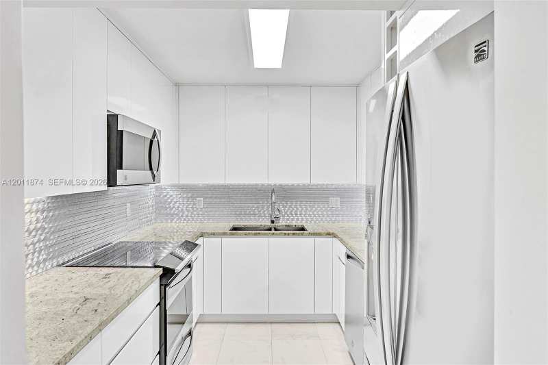 2500 Parkview Dr # 1219, Hallandale Beach FL 33009