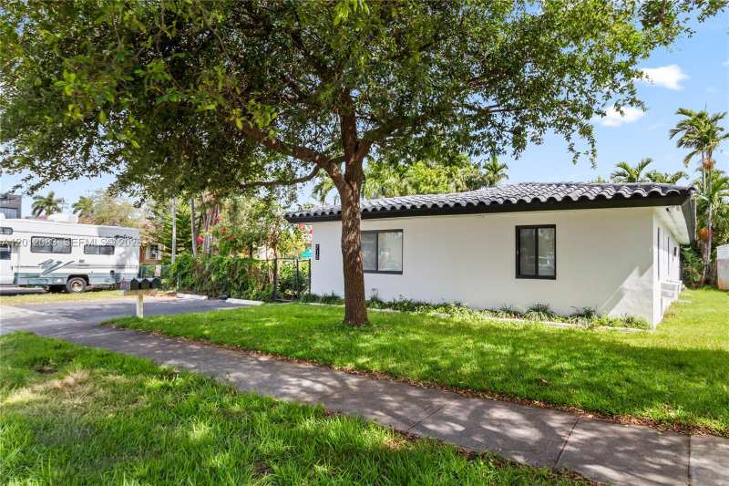 715 NE 6th St # 3, Hallandale Beach FL 33009