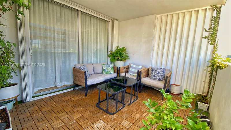 1331 Lincoln Rd # 702, Miami Beach FL 33139