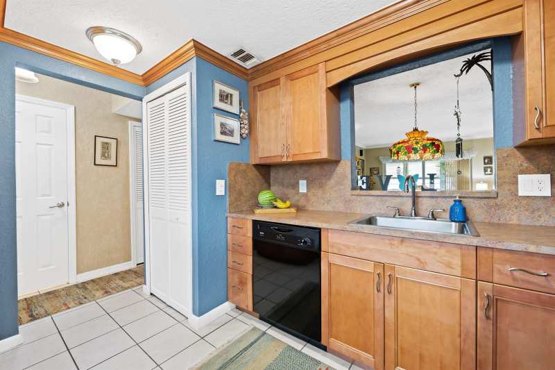 8004 Lagos De Campo Boulevard # 203, Tamarac FL 33321