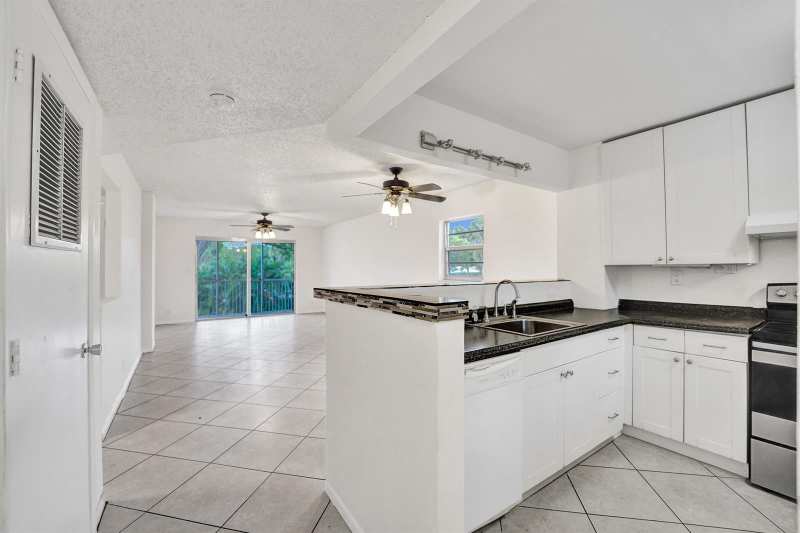 1100 NW 87th Avenue # 208, Coral Springs FL 33071