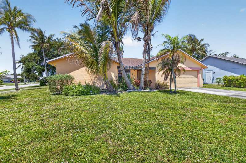 9389 Longmeadow Circle, Boynton Beach FL 33436