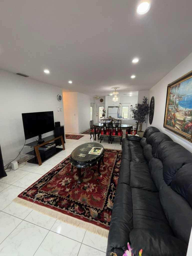 4706 NW 36th Street # 605, Lauderdale Lakes FL 33319
