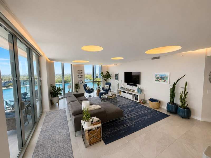 17111 Biscayne Blvd # 1610, North Miami Beach FL 33160